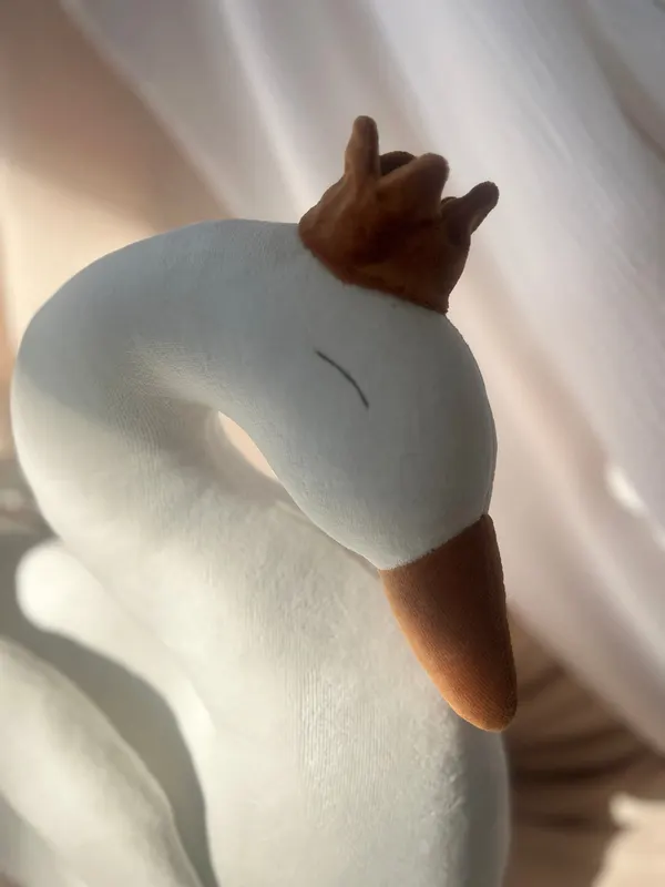 Jucărie Textilă Lebădă din Catifea, White Swan Serenity — imaginea 3