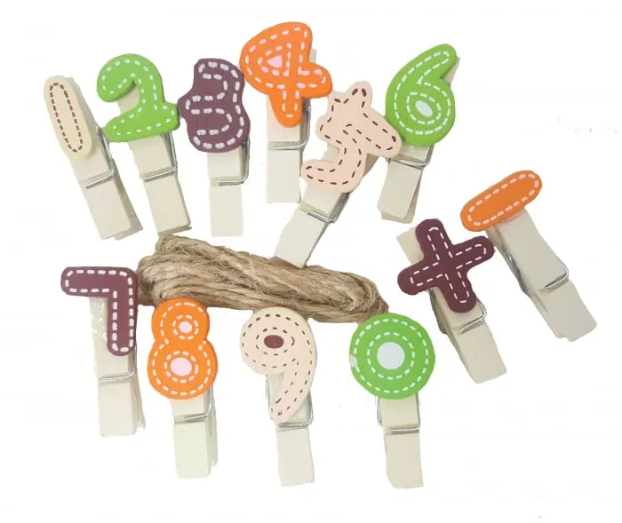 Set 12 carlige din lemn cu numere si sfoara,3.5cm